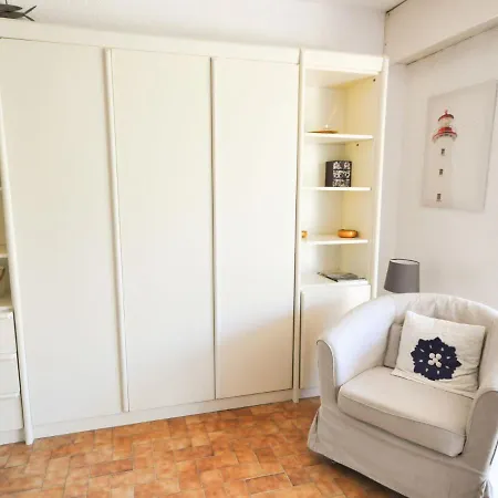 Semaphore-4 By Interhome *
